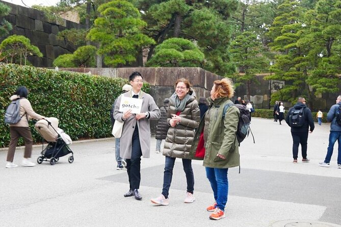 Tokyo: Edo Castle & East Garden of the Imperial Palace Tour - The koi fish moment you should not rush past