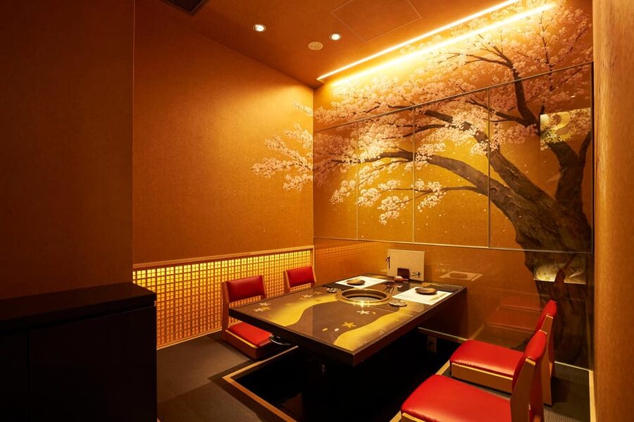 Tokyo: Exquisite Wagyu Beef Experience at Yakiniku Nikunone - Service that actually helps you enjoy the beef