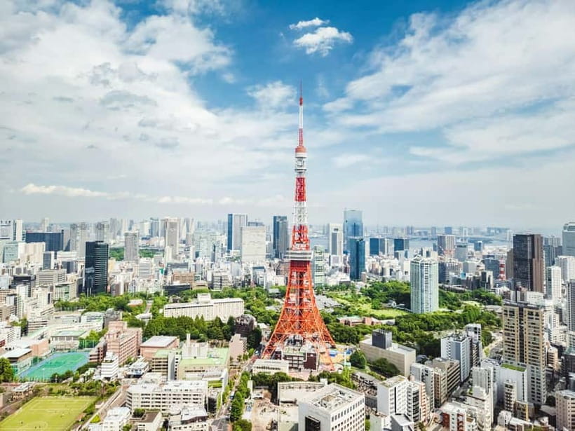 Tokyo: Iconic City Tour – Skytree, Shibuya & Imperial Palace - Shibuya Crossing: the big-city moment, guided through the crowd