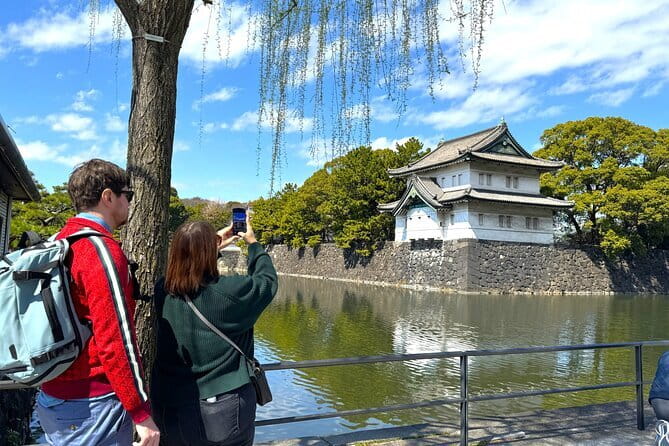 Tokyo Imperial Palace and Heritage of Edo Castle Private Tour - Nihonbashi district context, the 400-year-old Tokyo thread