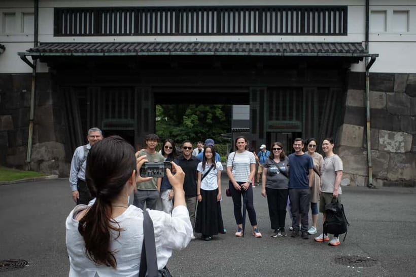 Tokyo: Imperial Palace East Gardens Walking Tour - Honmaru area remnants: reading the castle layout in ruins