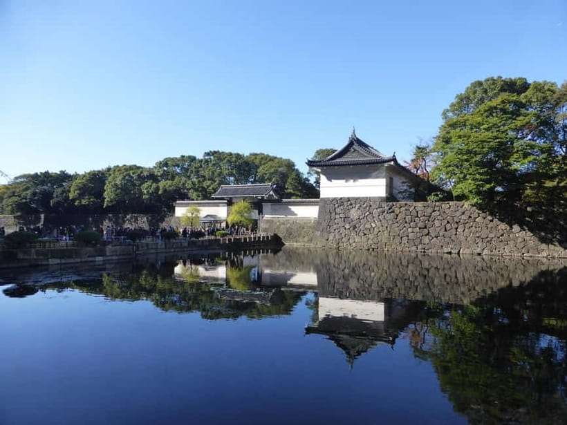 Tokyo: Imperial Palace East Gardens Walking Tour - Ninomaru Garden: traditional design made for quiet looking