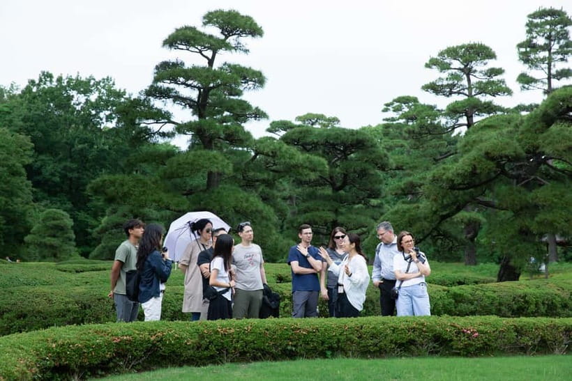 Tokyo: Imperial Palace East Gardens Walking Tour - Gardens you can actually picture: ponds, bridges, and pruned trees