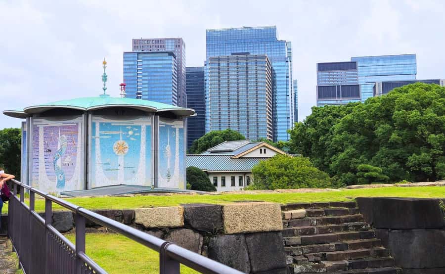Tokyo: Imperial Palace, the history of Japan (ENGLISH GUIDE) - Through the Otemon Gate: Why the Main Castle Isn’t There
