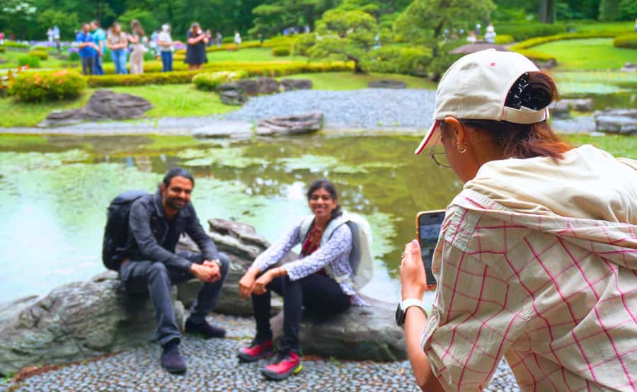 Tokyo: Imperial Palace, the history of Japan (ENGLISH GUIDE) - Oriental Garden Stroll: Photo-Friendly Calm and Clear Interpretations