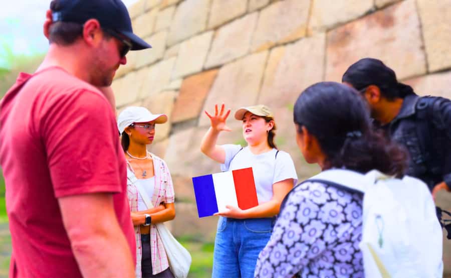 Tokyo: Imperial Palace, the history of Japan (ENGLISH GUIDE) - Getting There Smoothly: Tokyo Station or Otemachi to Starbucks by Wadakuramon