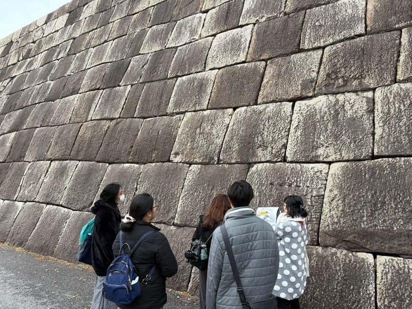 Tokyo: Imperial Palace with Nostalgic Alley Kagurazaka tour - Ote-Mon Gate and Ninomaru Garden, Fast Photos With Big Meaning