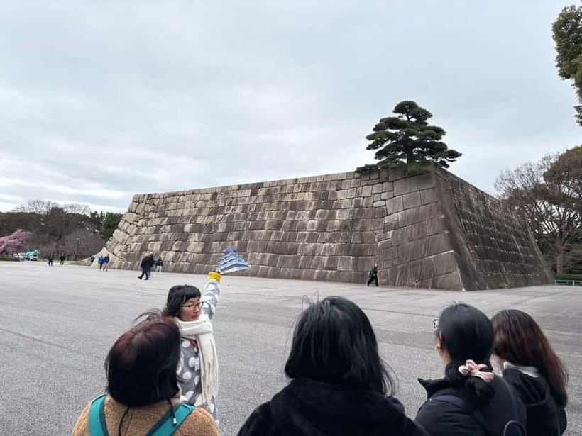 Tokyo: Imperial Palace with Nostalgic Alley Kagurazaka tour - Tokyo Daijingū and the Relationships Shrine Stop