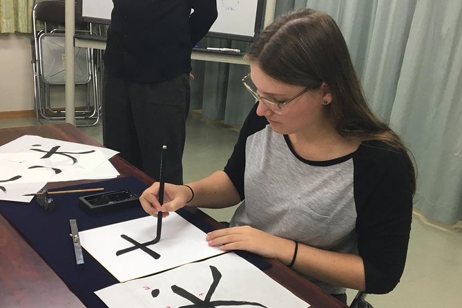 Tokyo Japanese Calligraphy Experience with a Master Artist - English Guide Support: The Hidden Value in Translation