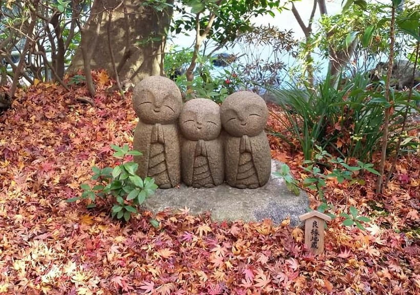 Tokyo: Kamakura & Enoshima Day Trip including Temple Tickets - Tsurugaoka Hachimangu and Komachi Street, your classic Kamakura introduction