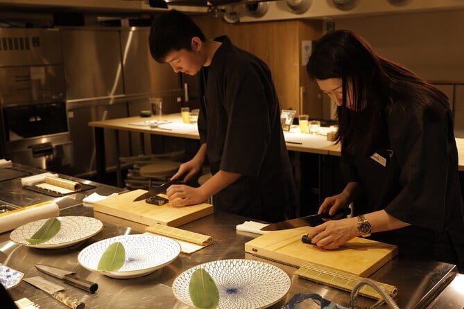 Tokyo: Kappodo sushi Live Workshop - Your full set: 7 nigiri, then gunkan-style and thin roll
