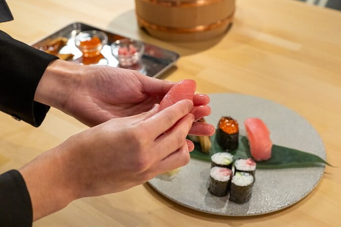 Tokyo: Kappodo sushi Live Workshop - Fish cutting and decorating, up close at the front of the studio