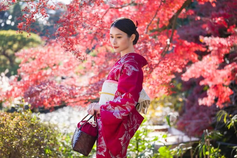 Tokyo: Kimono Rental inside Shinjuku Gyoen National Garden - Souvenirs in the same shop after your garden stroll