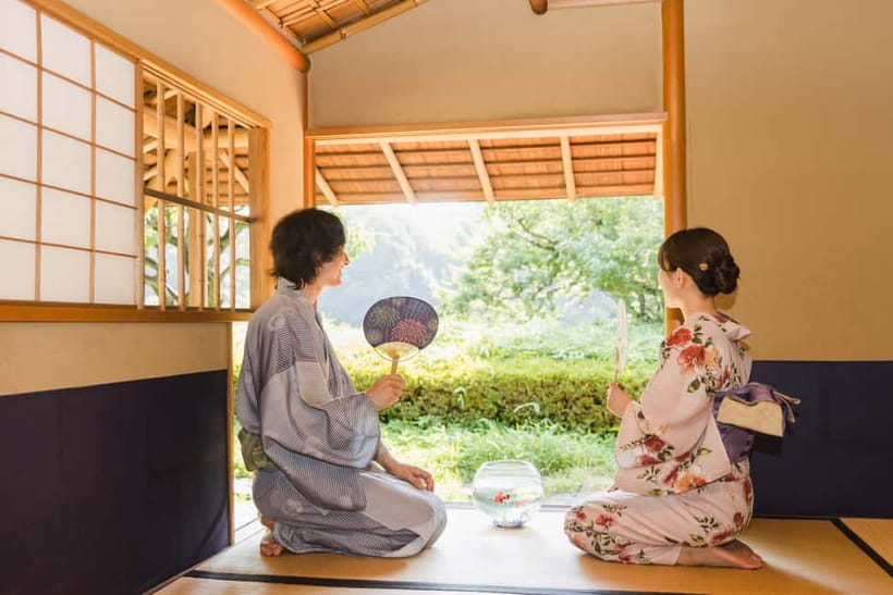 Tokyo: Kimono Rental inside Shinjuku Gyoen National Garden - Choosing a seasonal kimono set that fits the moment