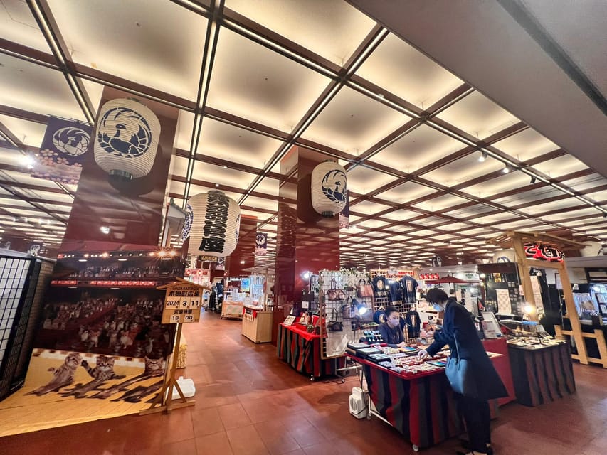 Tokyo: Learn about Japanese Traditional art KABUKI in Ginza - Mitsukoshi Ginza: the classic department store detour