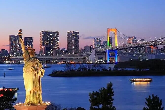 Tokyo Limited-Date Cherry Blossom Route Cruise & Show & Meal - The live shamisen show: music first, dinner second