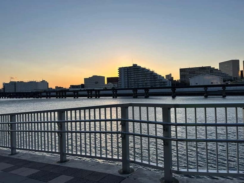 Tokyo : Local Secret "Gym" Running tour - Finding the start: Kita-Shinagawa pickup, then you run immediately