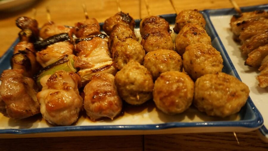 Tokyo: Locals´ Secret Food Tour // Eat like a Japanese - Stop 2: Gyoza, choose flavors, and learn what changes the bite