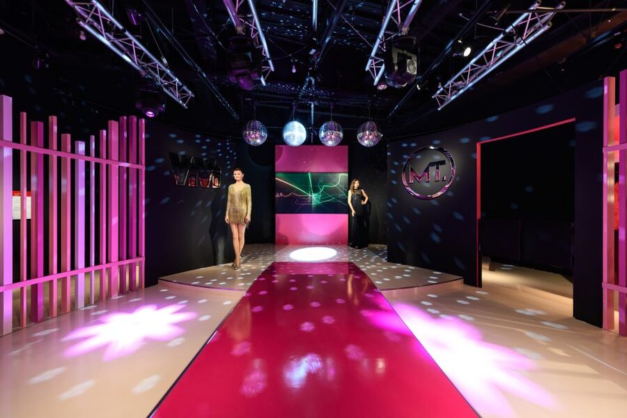 Tokyo: Madame Tussauds Admission Ticket - Photo-Friendly Posing With No Ropes, and How to Get Better Shots