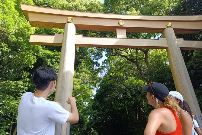 Tokyo: Meiji Shrine and Shinto Culture Walking Tour - Entering Meiji Jingu with the right mindset
