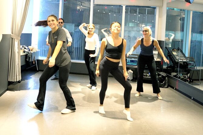 Tokyo Morning Shuffle Dance & Breakfast with a TikTok Star - Stretch, Rhythm Drills, Then Real Moves You Can Repeat