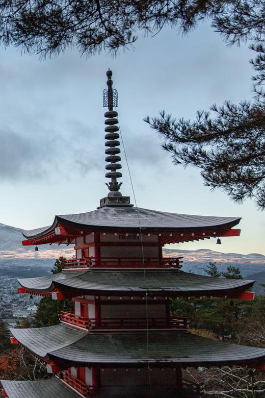 Tokyo: Mount Fuji & Hakone Private Tour with Guide - Oshino Hakkai: ponds, tea, and the Fuji-water story