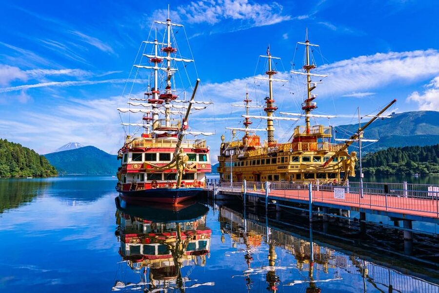 Tokyo: Mt. Fuji 5th St, Gotemba & Hakone by Luxury Bus - Lake Ashi and the Hakone pirate ship at Tōgendai Port