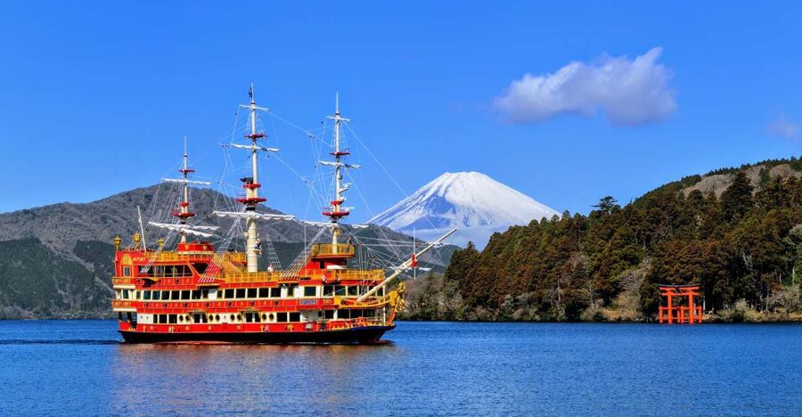 Tokyo: Mt. Fuji 5th Station & Hakone Cruise 1-Day Bus Tour - From Shinjuku to Hakone: what your day feels like on the coach