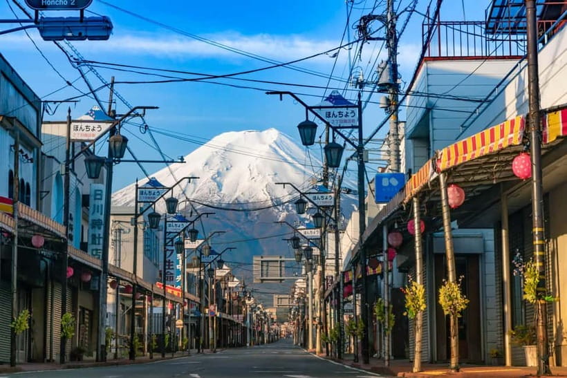Tokyo: Mt. Fuji, Arakurayama Sengen Park, Oshino Hakkai Tour - Oishi Park weekday-only, a fast photo stop with Lake Kawaguchi plus Fuji