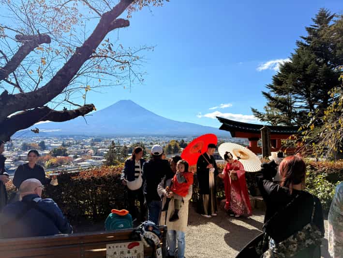 Tokyo:Mt Fuji & Hakone Day Tour with English Speaking Driver - Fuji viewpoints in the middle of the day: Oshino Hakkai to Chureito Pagoda