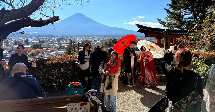 Tokyo:Mt Fuji & Hakone Day Tour with English Speaking Driver - Mt Fuji 5th Station: the big view, plus the summer shuttle rule