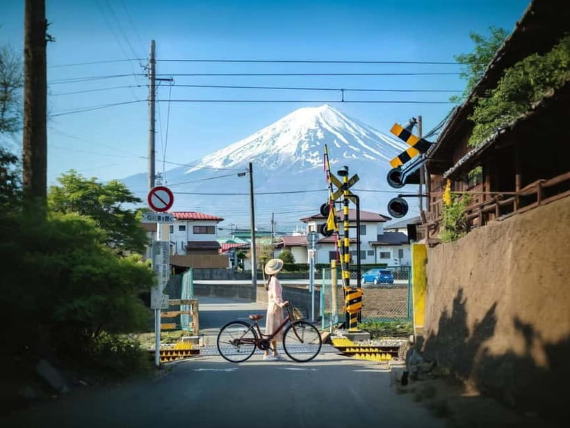 Tokyo: Mt. Fuji & Lake Kawaguchi Instagram Full Day Trip - Lake Kawaguchi Oishi Park versus the Maple Corridor swap