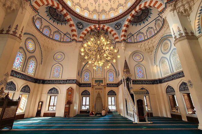 Tokyo Muslim Friendly Customizable Tour with Guide - Why a Muslim-friendly private van tour makes Tokyo easier