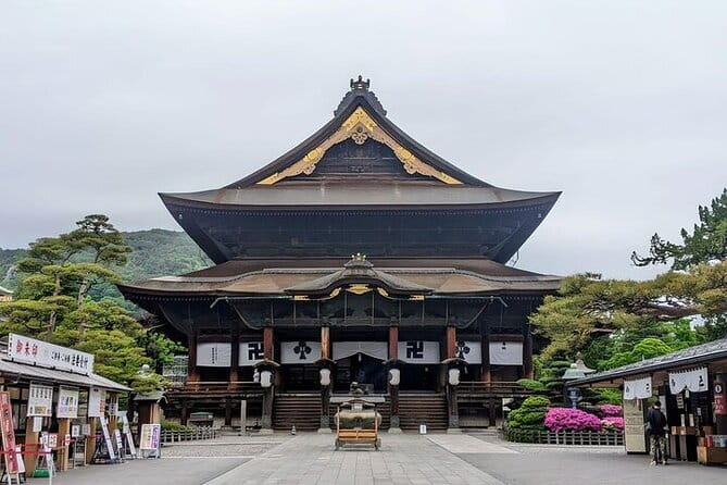 Tokyo Nagano Snow Monkey Park and Zenkoji Temple English driver - Zenko-ji Temple: A Classic Nagano Temple Stop With Time to Wander