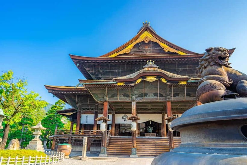 Tokyo: Nagano Snow Monkeys and Zenkoji Tour with Temples - Skipping lines and getting help with photos