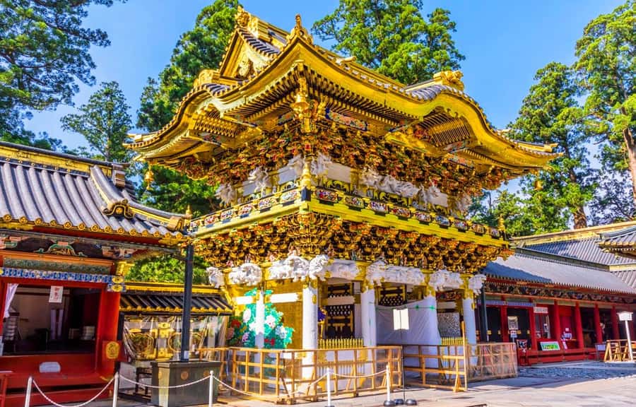 Tokyo: Nikko Day Tour Shrines, Lake Chūzenji & Kegon Falls - Edo Wonderland, samurai and ninja show energy in an Edo-style setting