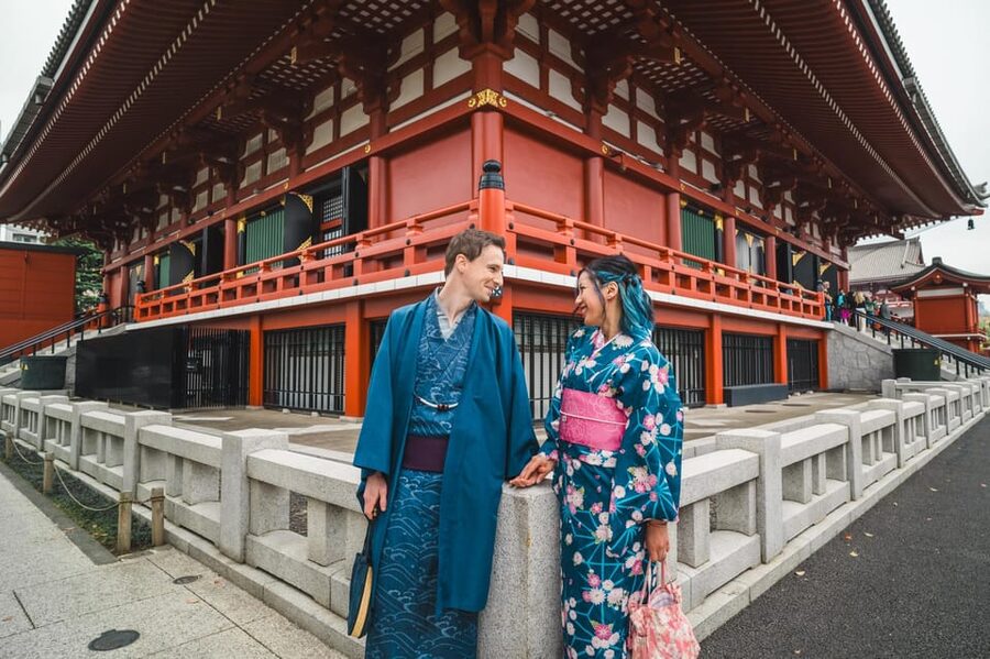 Tokyo Photoshoot Tour with a Local Photographer - Posing Help That Gets You Out of Your Head