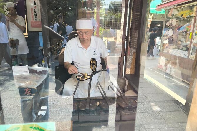 Tokyo Private Custom Tour with Local guide - Shibuya Crossing and Lunch, Plus How to Handle the Crowd