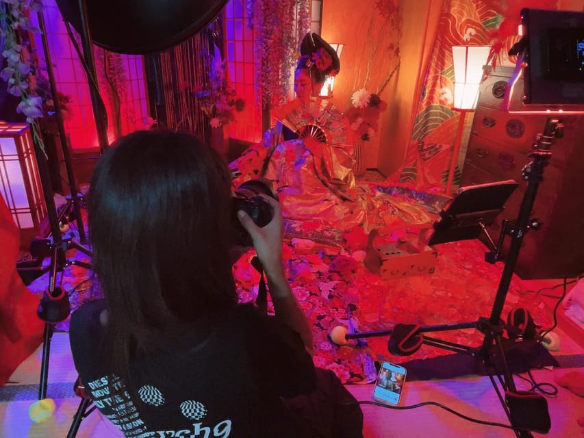Tokyo: Private Makeover Photography Studio in Luxury Kimono - Hair and makeup that match your own preferences