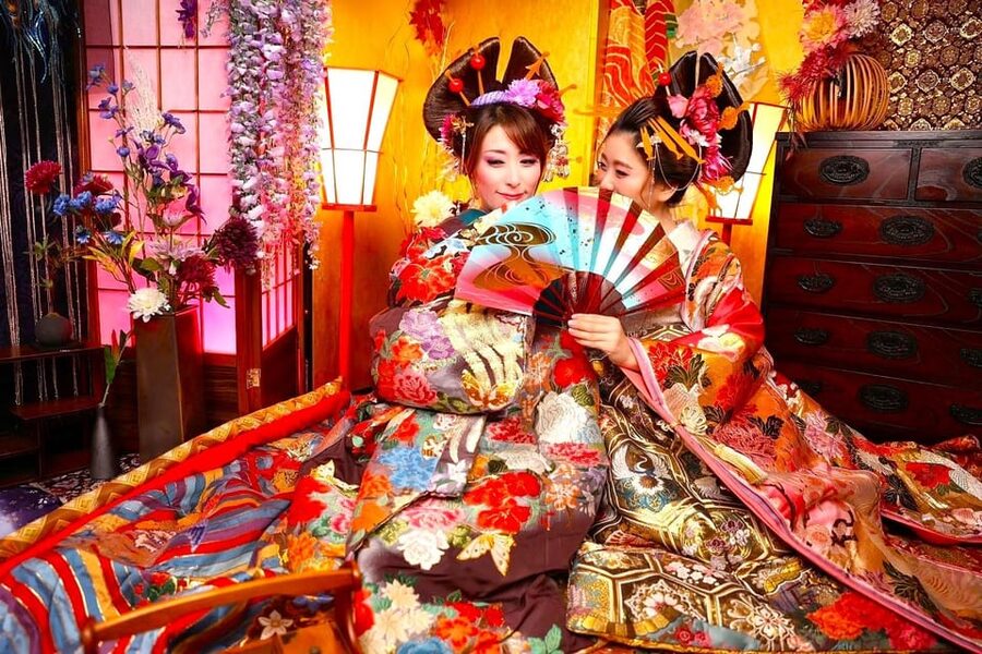 Tokyo: Private Makeover Photography Studio in Luxury Kimono - What 150 minutes feels like, from changing to the photo booth