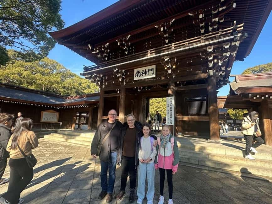 Tokyo: Private Walking Tour with a Local Guide - Tokyo Imperial Palace and Shinjuku, contrast that helps you read the city