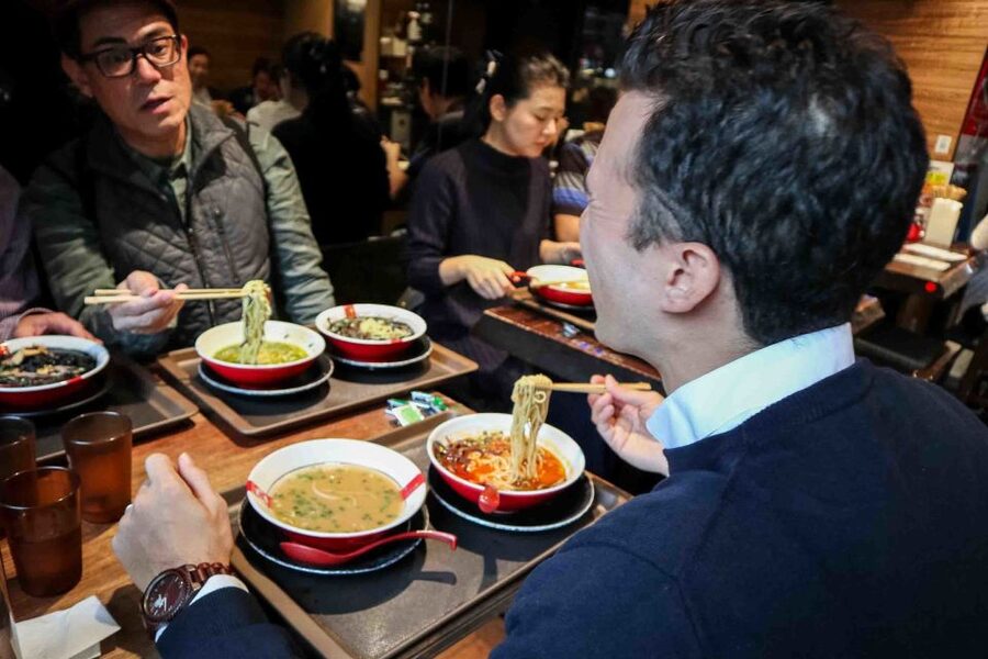 Tokyo: Ramen Tasting Tour with 6 Mini Bowls of Ramen - Guide matters: what makes this tour feel worth it