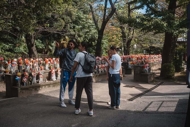 Tokyo: Rice Ball Making Class by an Expert - Hamarikyu Wharf and the garden picnic: where lunch turns into a moment