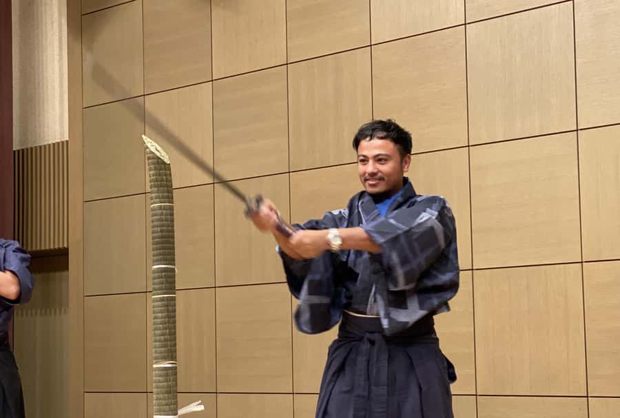 Tokyo: Samurai Experience with a real sword - Sword Handling Techniques: How They Set You Up for Iai