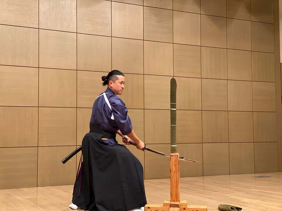 Tokyo: Samurai Experience with a real sword - Commemorative Photos, Swapping Clothes, and Leaving With Proof