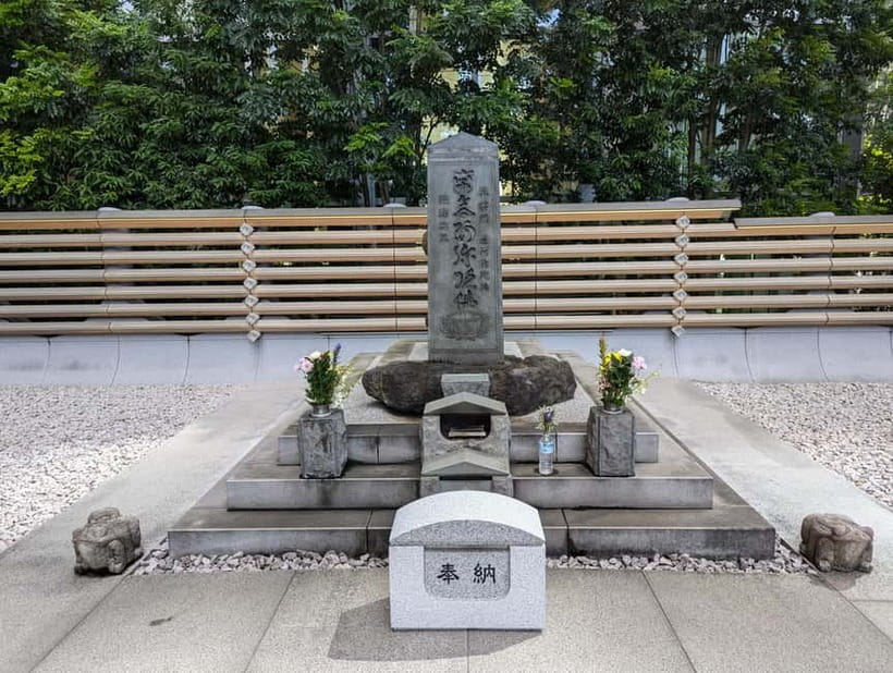 Tokyo: Samurai History Walking Tour - Edo Castle Ruins in Tokyo Imperial Palace East Gardens: Power, Then and Now