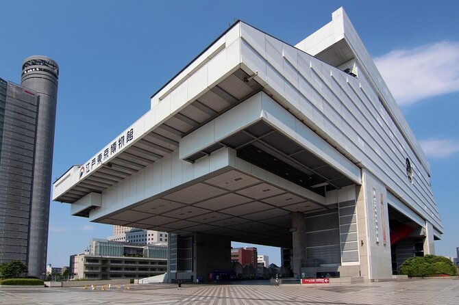 Tokyo Self-Guided Audio Tour - Chidorigafuchi and Yasukuni-jinja: scenic water, heavy context