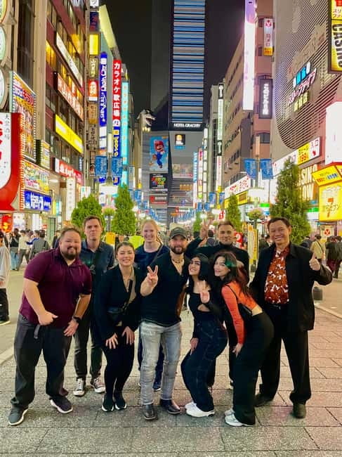 Tokyo: Shinjuku Bar and Izakaya Hopping Tour - What Shinjuku looks like when you are moving with a local