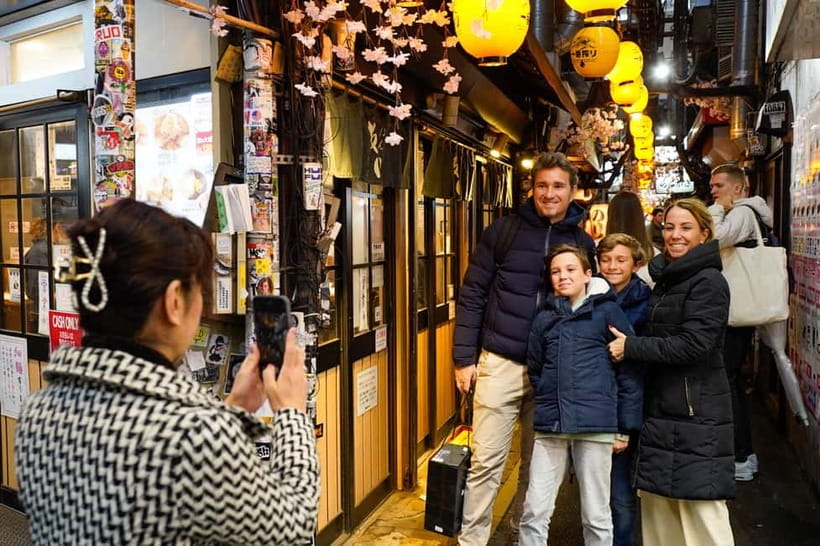 Tokyo: Shinjuku Golden Gai Bar Hopping Night Tour - Tokyu Kabukicho Tower stop: orientation and a break from side streets