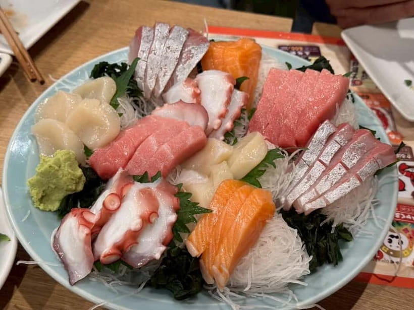 Tokyo: Shinjuku Golden Gai Bar Hopping Night Tour - Beer, cocktails, wine, and food tastings without the guesswork